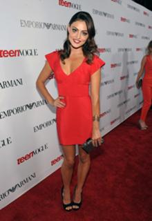Phoebe Tonkin feet photo thumbnail