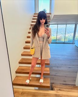 Nina Dobrev feet photo thumbnail