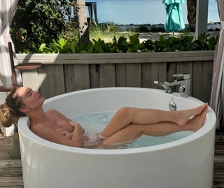 Gabrielle Anwar feet photo 3