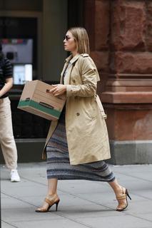 Jessica Biel feet photo thumbnail