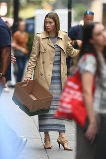 Jessica Biel feet photo thumbnail