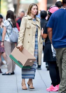 Jessica Biel feet photo thumbnail