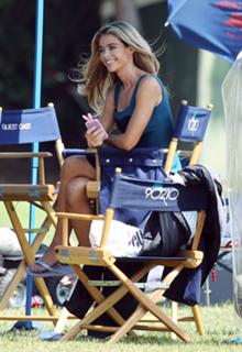 Denise Richards feet photo thumbnail