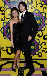 Sarah Hyland feet photo thumbnail