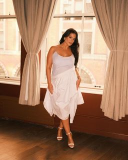 Ashley Graham feet photo thumbnail