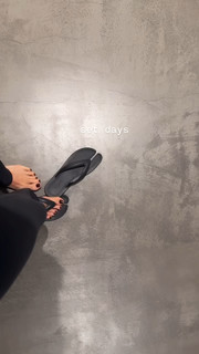 Kylie Jenner feet photo thumbnail