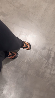 Kylie Jenner feet photo thumbnail