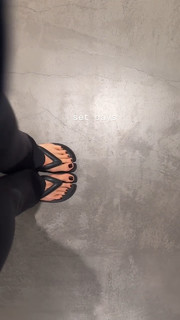 Kylie Jenner feet photo thumbnail