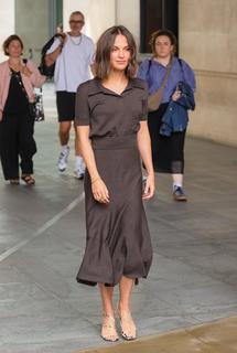 Alicia Vikander feet photo thumbnail