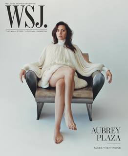Aubrey Plaza feet photo thumbnail