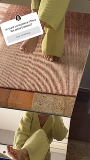 Isis Valverde feet photo thumbnail