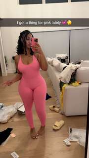 Queen Naija feet photo thumbnail