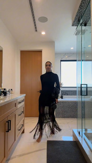 Olivia Culpo feet photo thumbnail