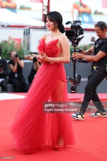Jenna Ortega feet photo thumbnail