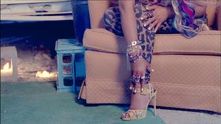 Christina Aguilera feet photo thumbnail