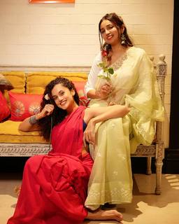 Taapsee Pannu feet photo thumbnail