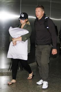 Demi Lovato feet photo thumbnail