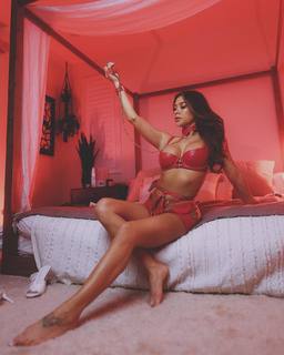 Arianny Celeste feet photo thumbnail