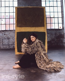 Alexandra Daddario feet photo thumbnail