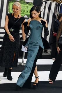 Jenna Ortega feet photo thumbnail