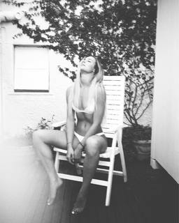 Charly Jordan feet photo thumbnail