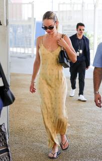 Lily James feet photo thumbnail