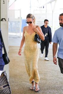 Lily James feet photo thumbnail