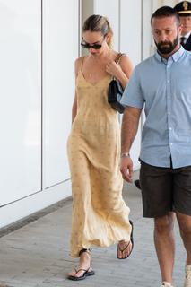 Lily James feet photo thumbnail