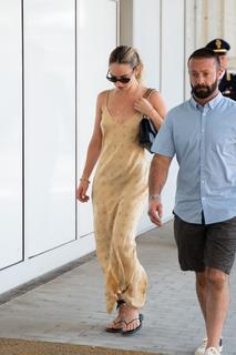 Lily James feet photo thumbnail