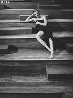 Josephine Skriver feet photo thumbnail