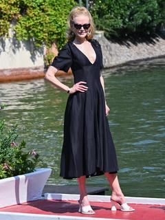 Nicole Kidman feet photo thumbnail