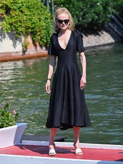 Nicole Kidman feet photo thumbnail