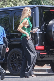 Rosie Huntington-Whiteley feet photo thumbnail