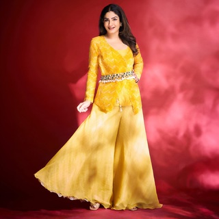Raveena Tandon feet photo thumbnail