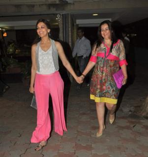 Sonali Bendre feet photo thumbnail