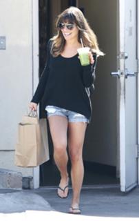 Lea Michele feet photo thumbnail