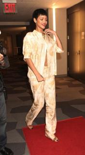 Rihanna feet photo thumbnail