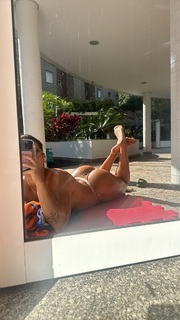 Kéfera Buchmann feet photo thumbnail