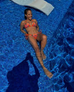 Christina Milian feet photo thumbnail
