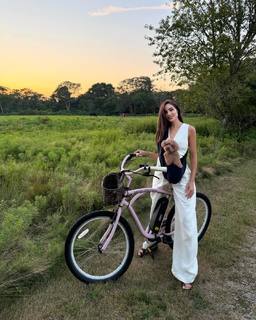 Olivia Culpo feet photo thumbnail