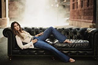 Lily Aldridge feet photo 2