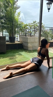 Malaika Arora feet photo thumbnail