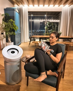 Sonakshi Sinha feet photo thumbnail