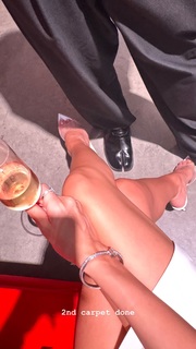 Duygu Özaslan feet photo thumbnail