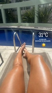 Kéfera Buchmann feet photo thumbnail