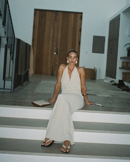 Rosie Huntington-Whiteley feet photo thumbnail