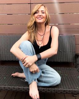 Andrea Legarreta feet photo thumbnail