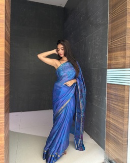 Anushka Sen feet photo thumbnail