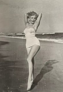 Marilyn Monroe feet photo thumbnail