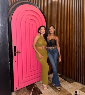 Dania Ramirez feet photo thumbnail